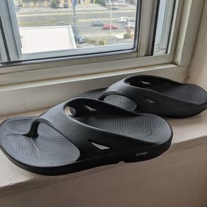 OOfos original sandals/flip flops
